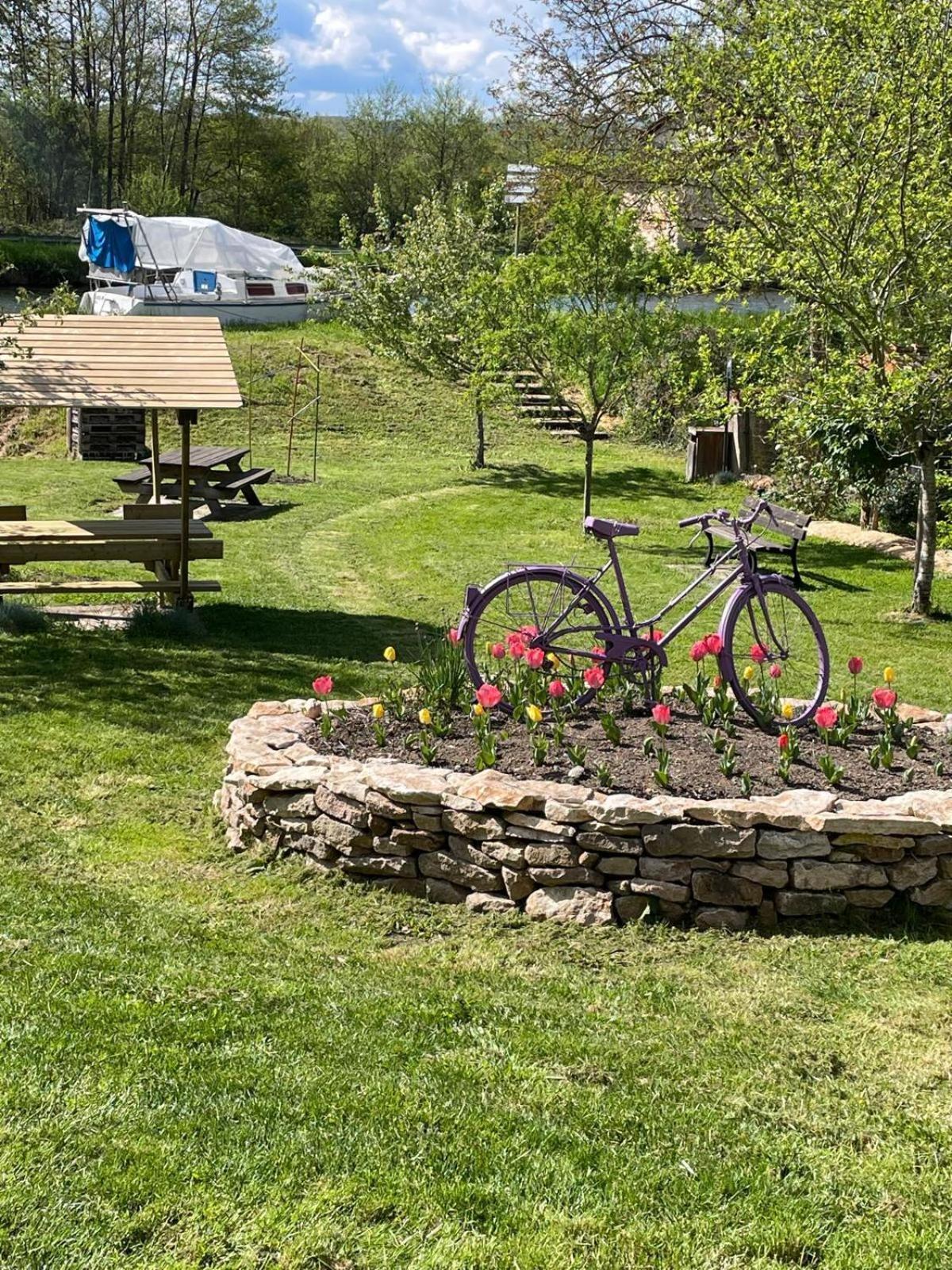 Cabanes De Randonnee Saint-Berain-sur-Dheune Екстериор снимка