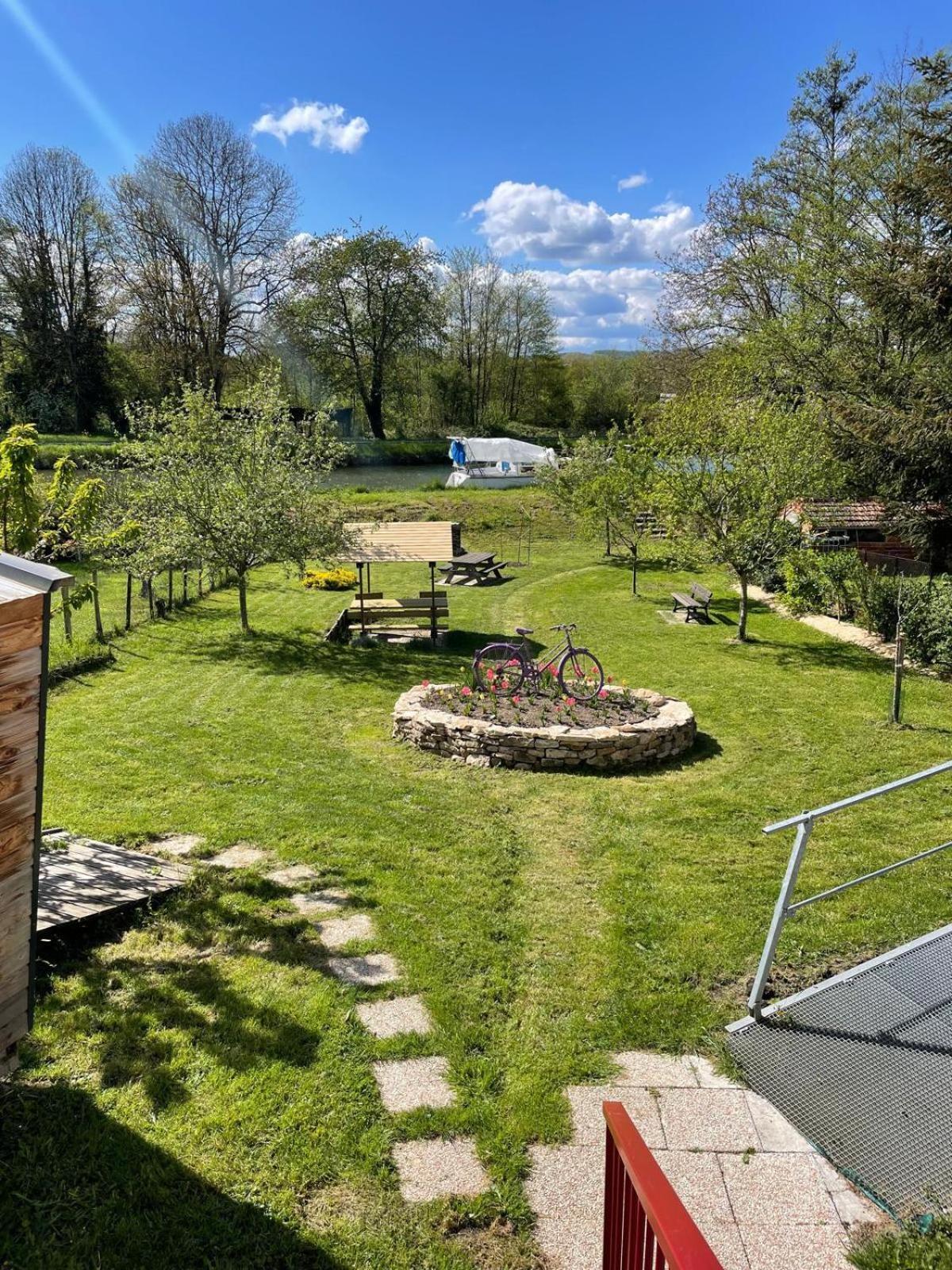 Cabanes De Randonnee Saint-Berain-sur-Dheune Екстериор снимка